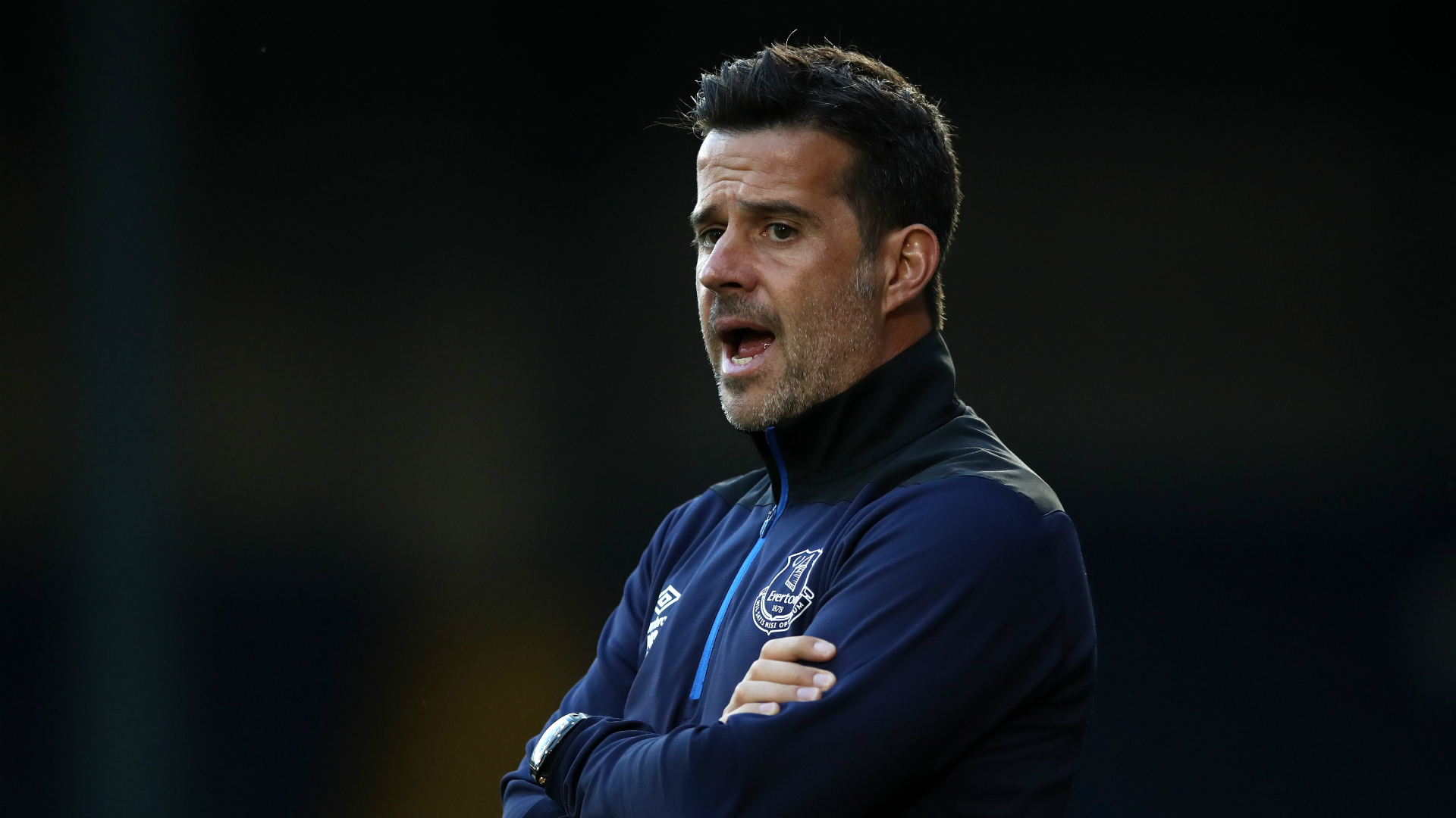 湖人险胜快 湖人险胜快