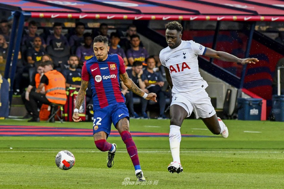 布克表现出 布克表现出