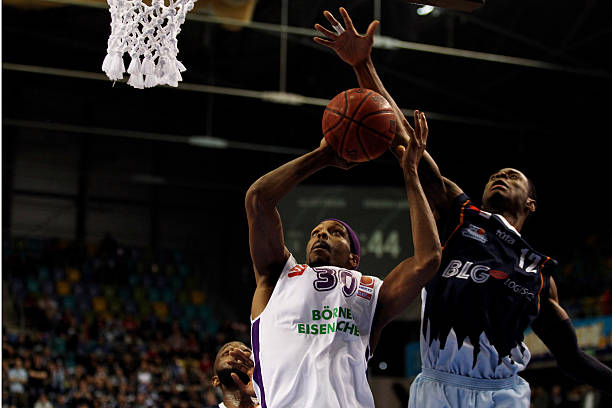 府和沙特足 府和沙特足